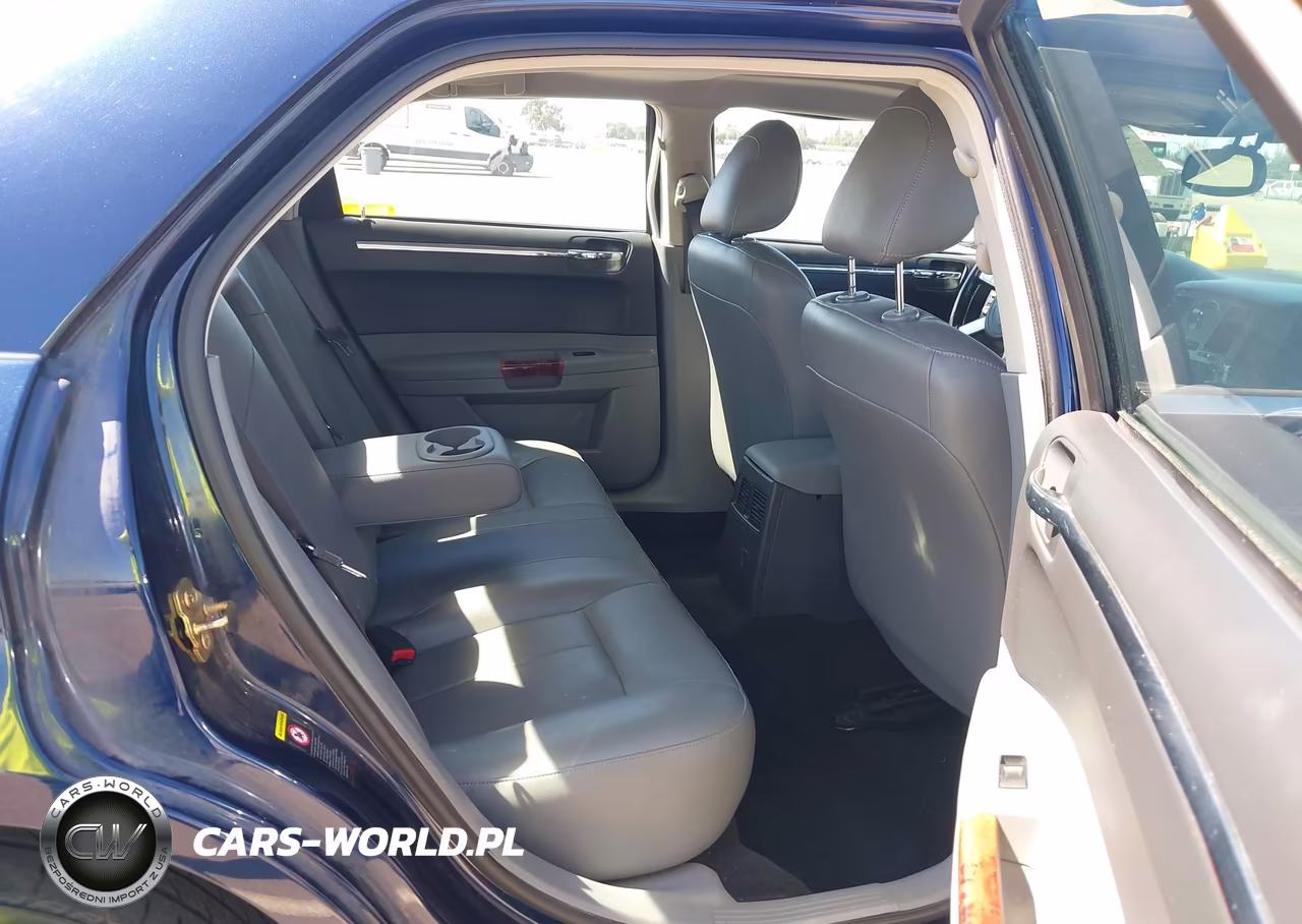 2005 Chrysler 300 Touring VIN:2C3AA53G05H160166 - 8