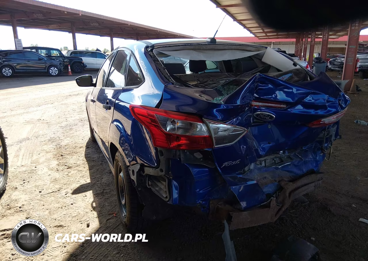 2012 Ford Focus S VIN:1FAHP3E29CL309601 - 3