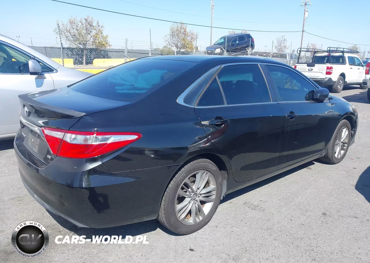 2015 Toyota Camry Se VIN:4T1BF1FK2FU899463 - 4