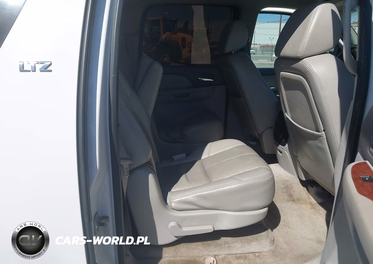 2008 Chevrolet Suburban 1500 Ltz VIN:1GNFC16068R105607 - 8
