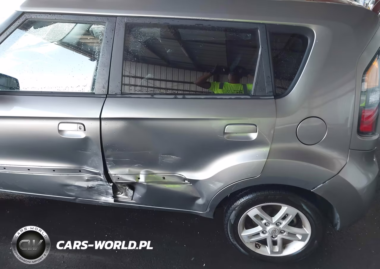 2010 Kia Soul + VIN:KNDJT2A22A7129051 - 12