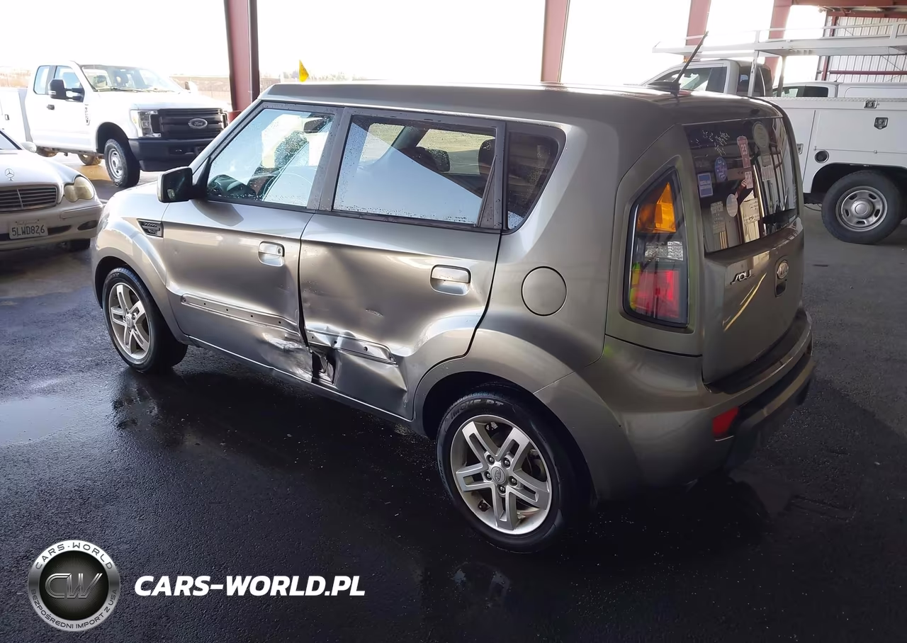 2010 Kia Soul + VIN:KNDJT2A22A7129051 - 3