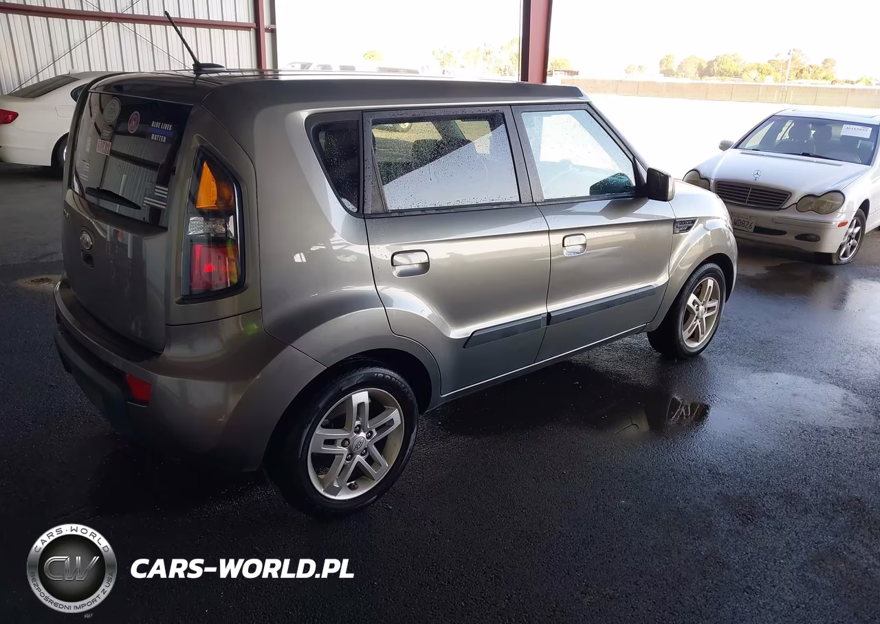 2010 Kia Soul + VIN:KNDJT2A22A7129051 - 4