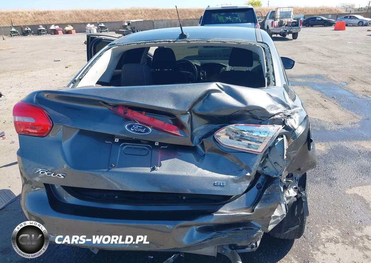 2017 Ford Focus Se VIN:1FADP3F23HL300090 - 6