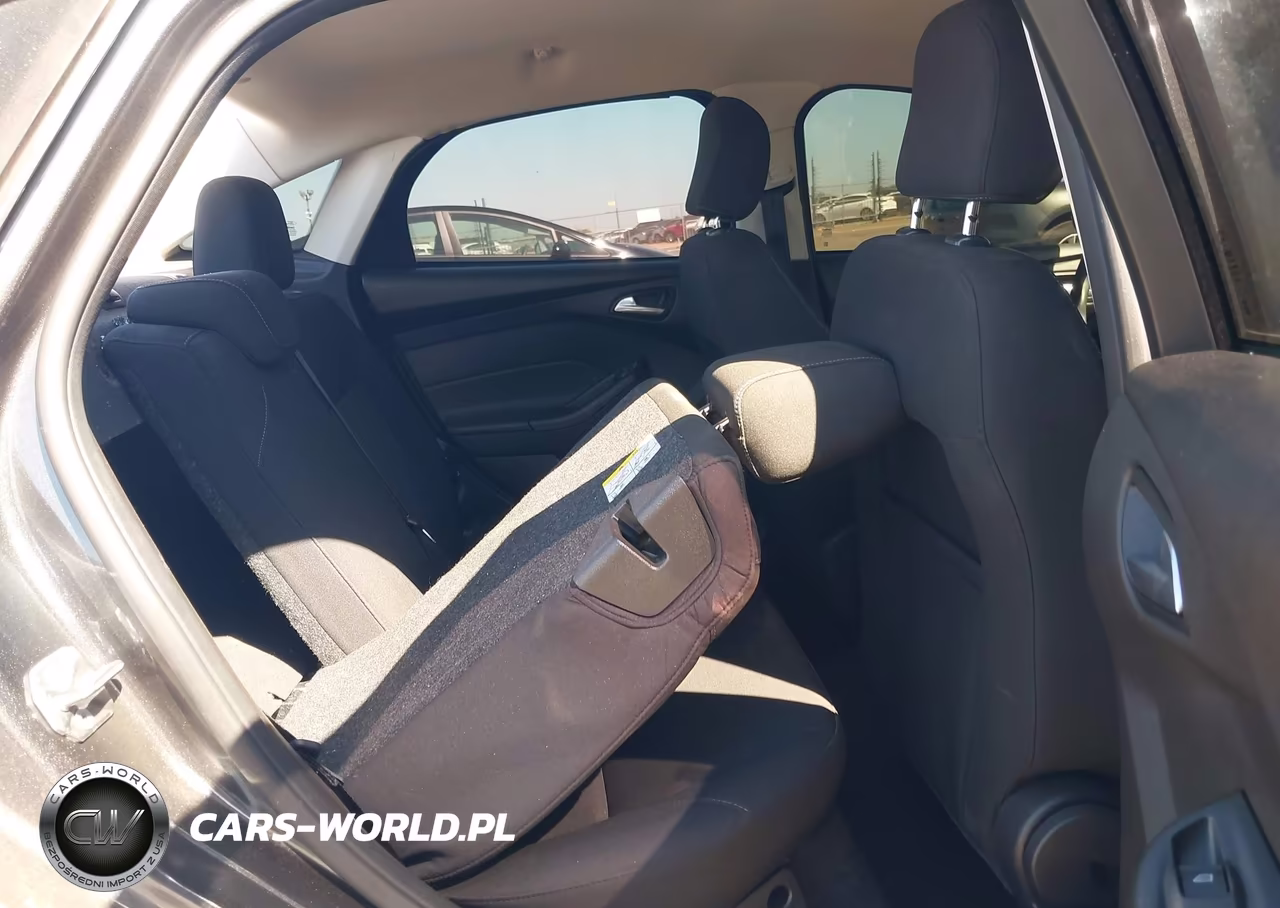 2017 Ford Focus Se VIN:1FADP3F23HL300090 - 8