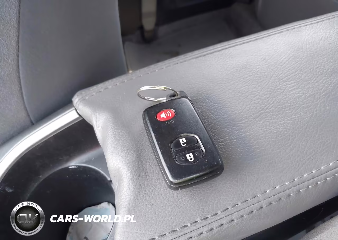 2014 Toyota Prius Plug-In VIN:JTDKN3DP8E3056308 - 11