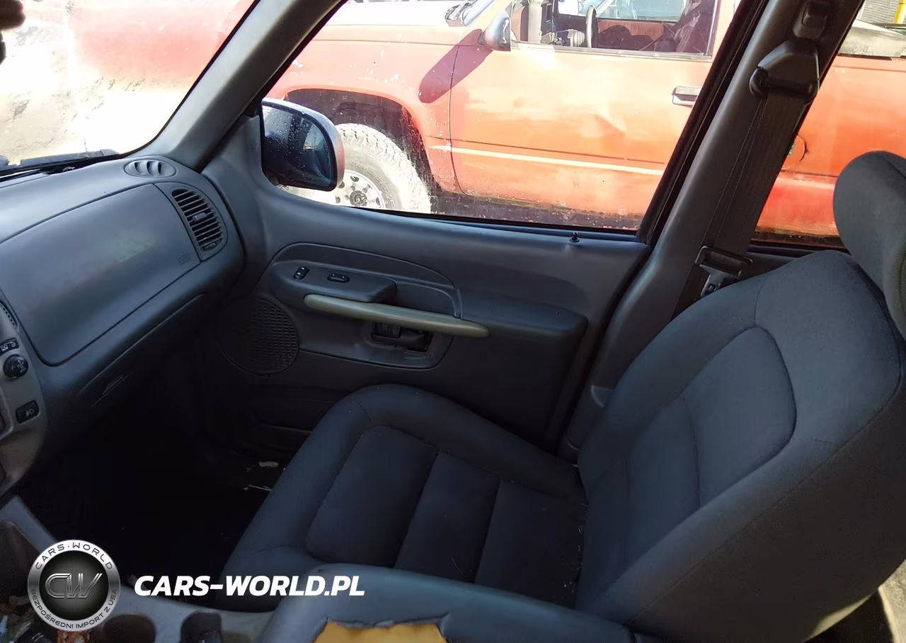 2002 Ford Explorer Sport Trac VIN:1FMZU67E42UB79683 - 5