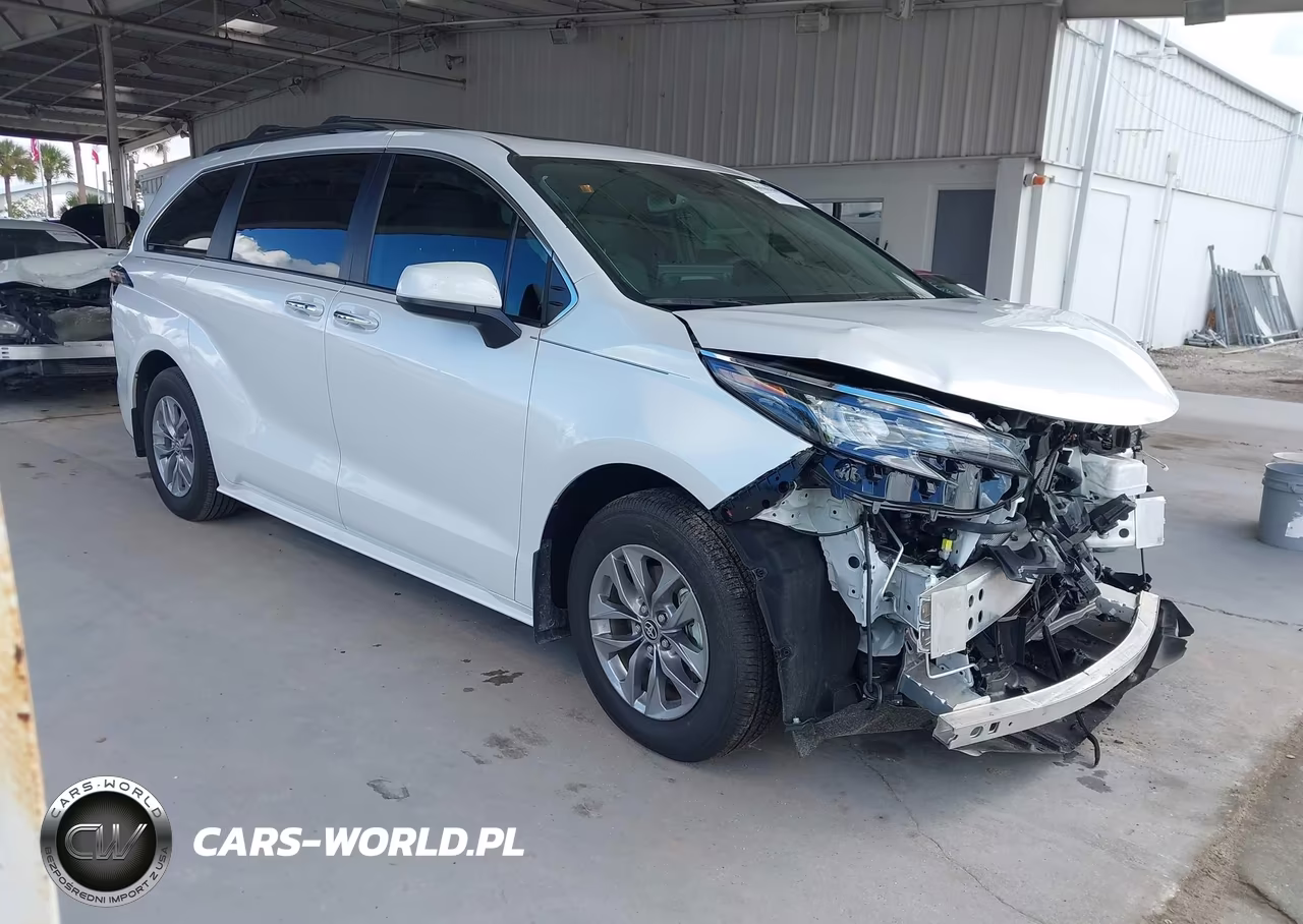 2025 Toyota Sienna Xle