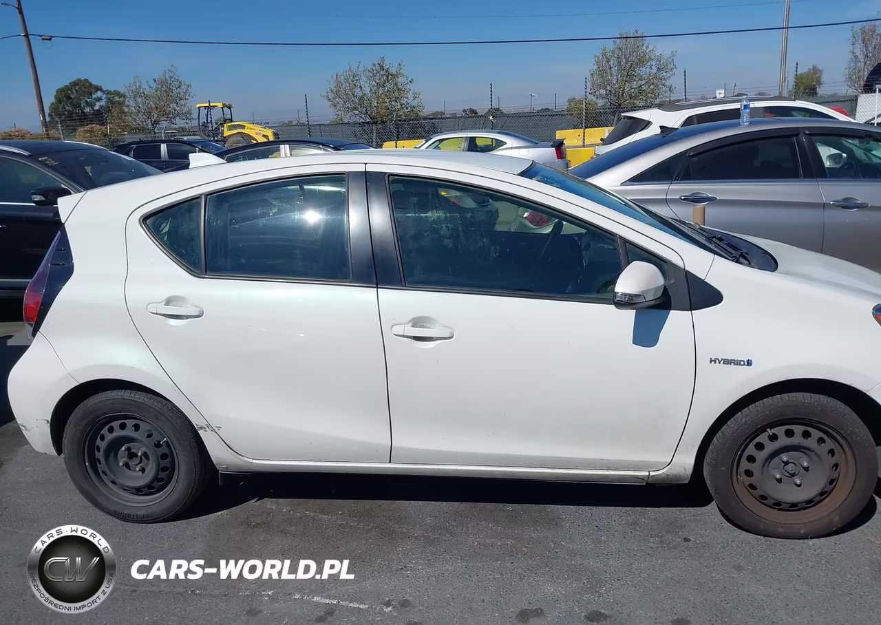 2016 Toyota Prius C One VIN:JTDKDTB34G1117557 - 13