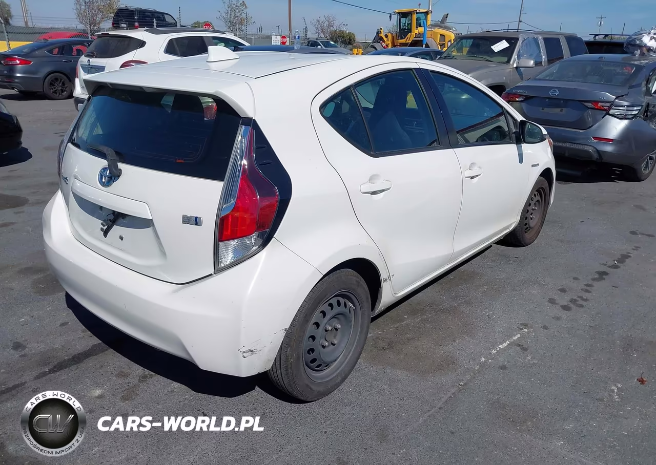 2016 Toyota Prius C One VIN:JTDKDTB34G1117557 - 4