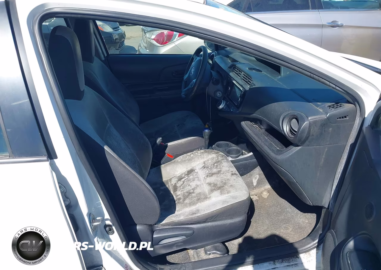 2016 Toyota Prius C One VIN:JTDKDTB34G1117557 - 5