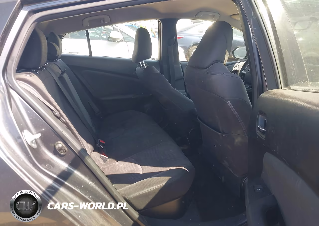 2016 Toyota Prius Two VIN:JTDKBRFUXG3016572 - 8