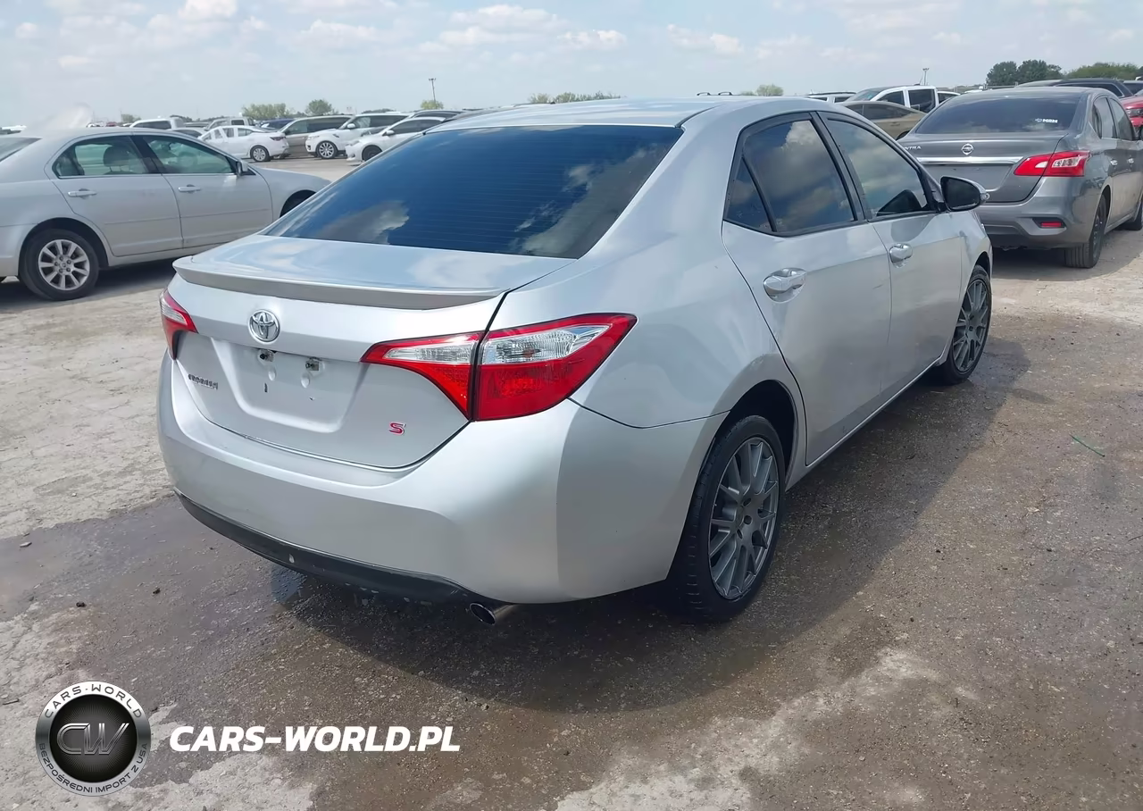 2015 Toyota Corolla S VIN:5YFBURHE4FP206471 - 4