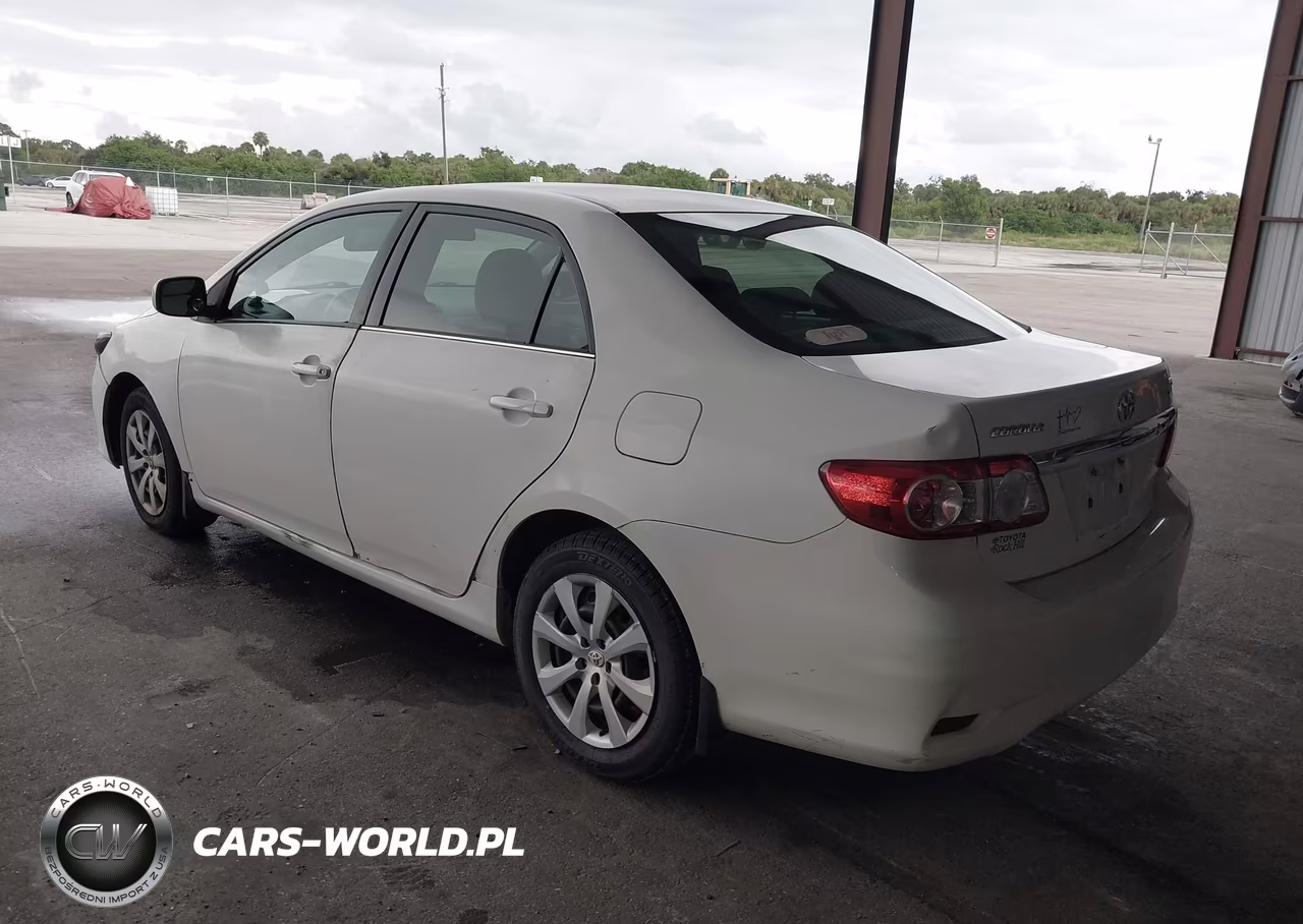 2013 Toyota Corolla Le VIN:2T1BU4EE9DC008330 - 3