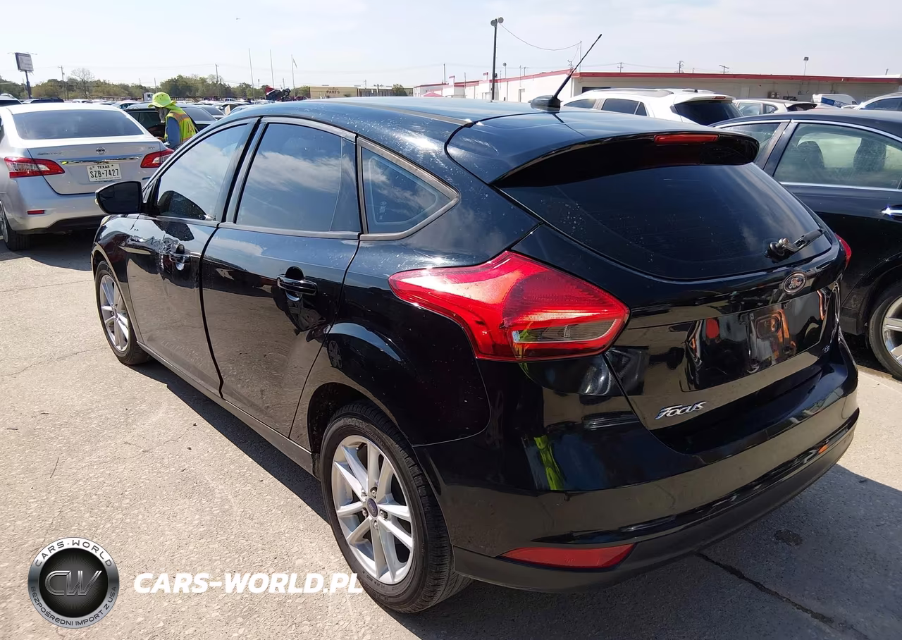 2016 Ford Focus Se VIN:1FADP3K28GL240926 - 3