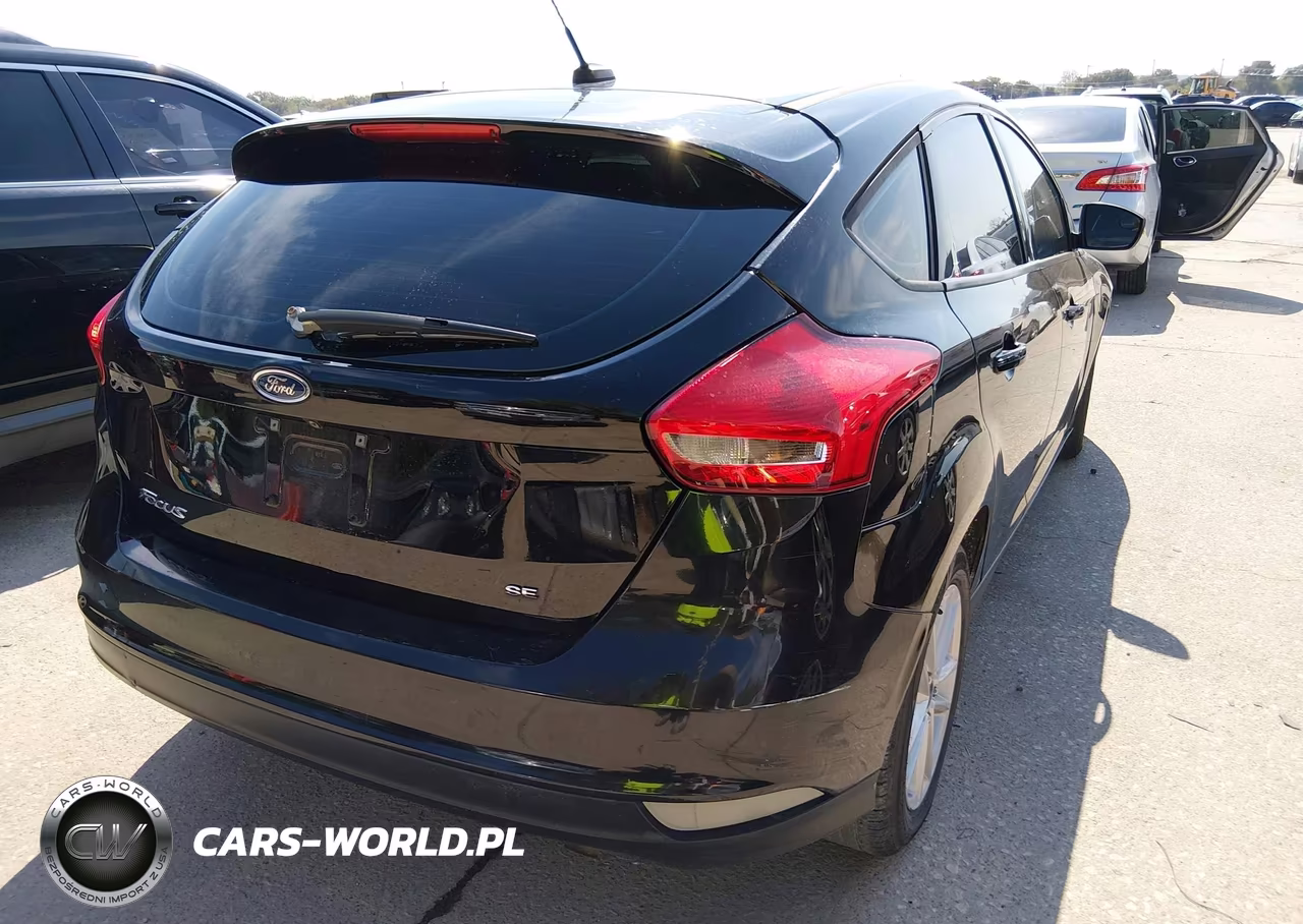 2016 Ford Focus Se VIN:1FADP3K28GL240926 - 4