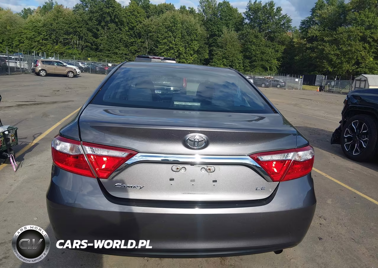 2017 Toyota Camry Le VIN:4T1BF1FK2HU729378 - 16