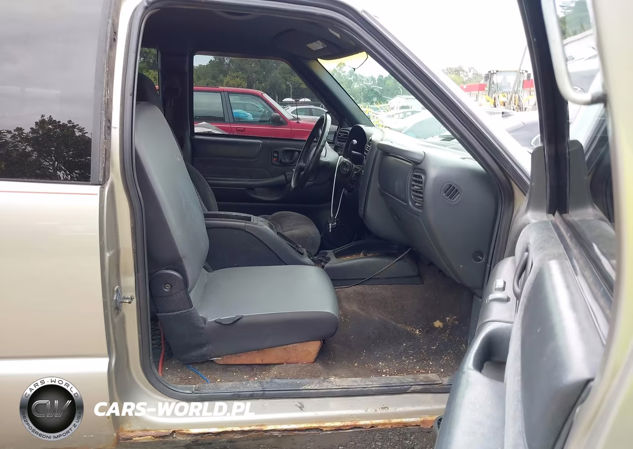 1999 Chevrolet S-10 Ls VIN:1GCCT19WXX8201935 - 5