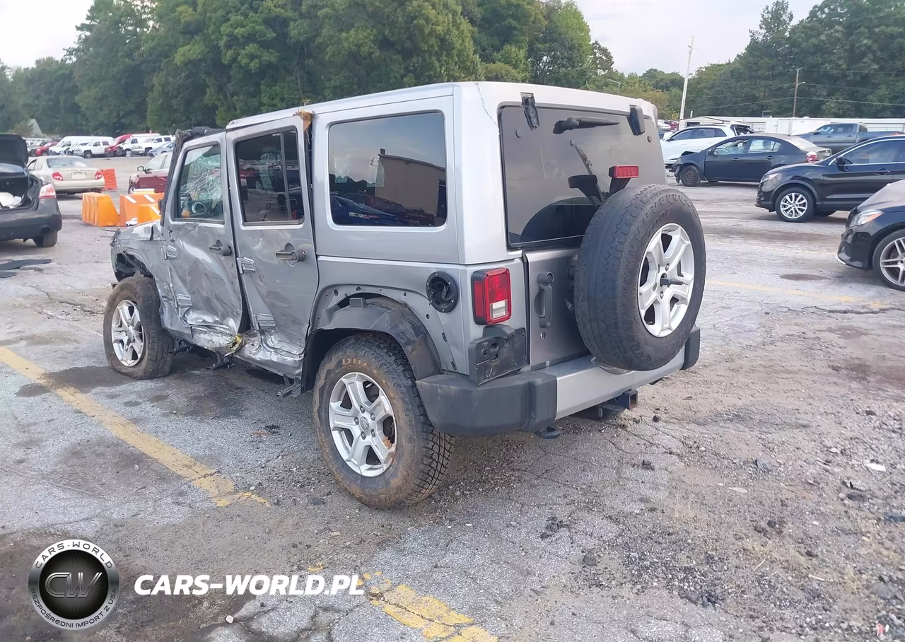 2014 Jeep Wrangler Unlimited Sahara VIN:1C4HJWEG3EL198099 - 3