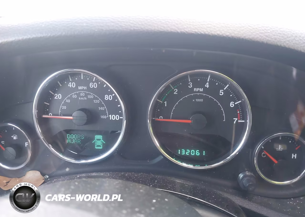 2014 Jeep Wrangler Unlimited Sahara VIN:1C4HJWEG3EL198099 - 7