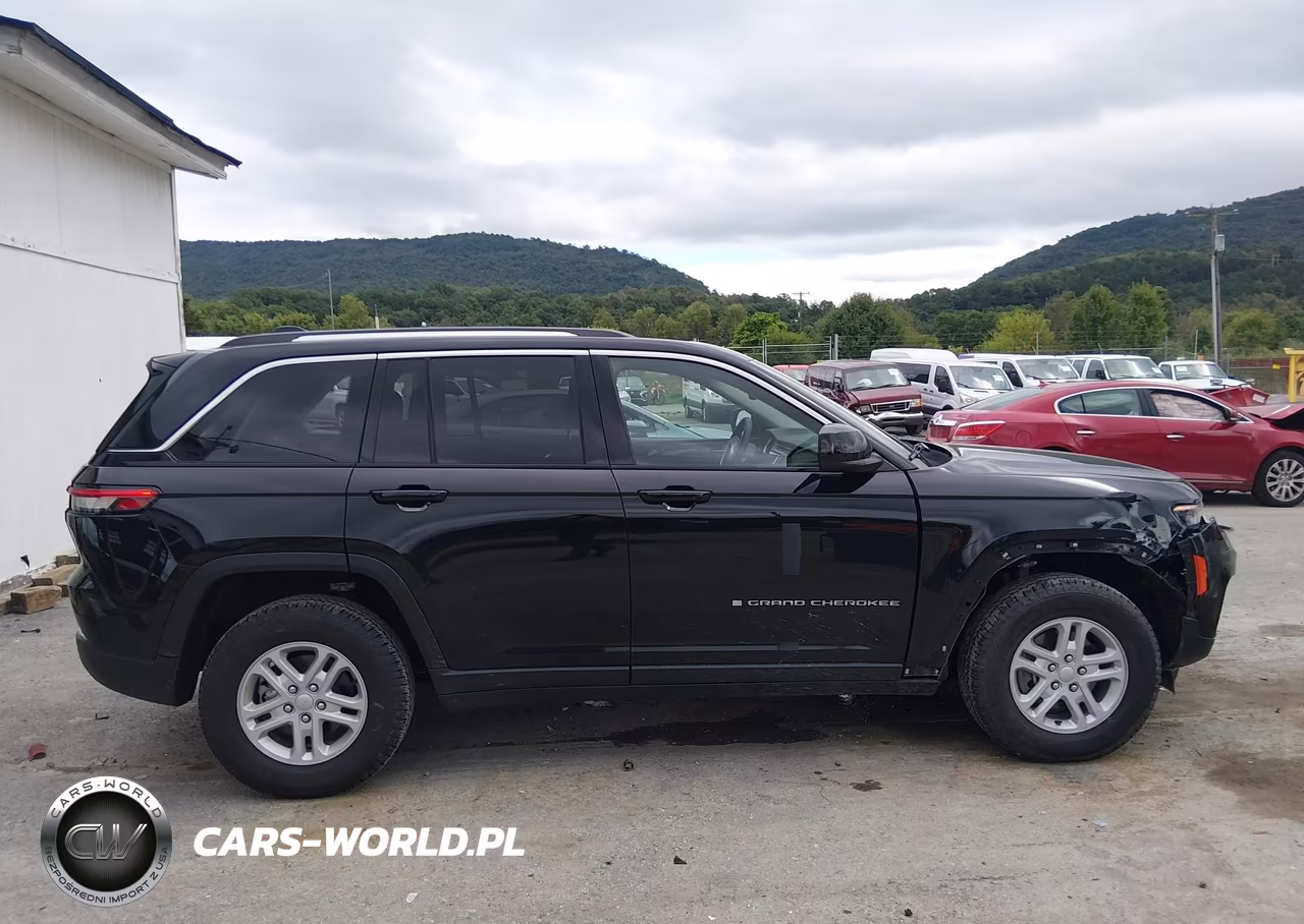 2023 Jeep Grand Cherokee Laredo 4X4 VIN:1C4RJHAG4PC529328 - 13