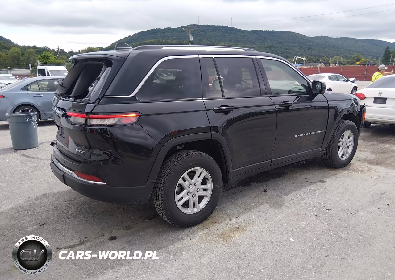 2023 Jeep Grand Cherokee Laredo 4X4 VIN:1C4RJHAG4PC529328 - 4