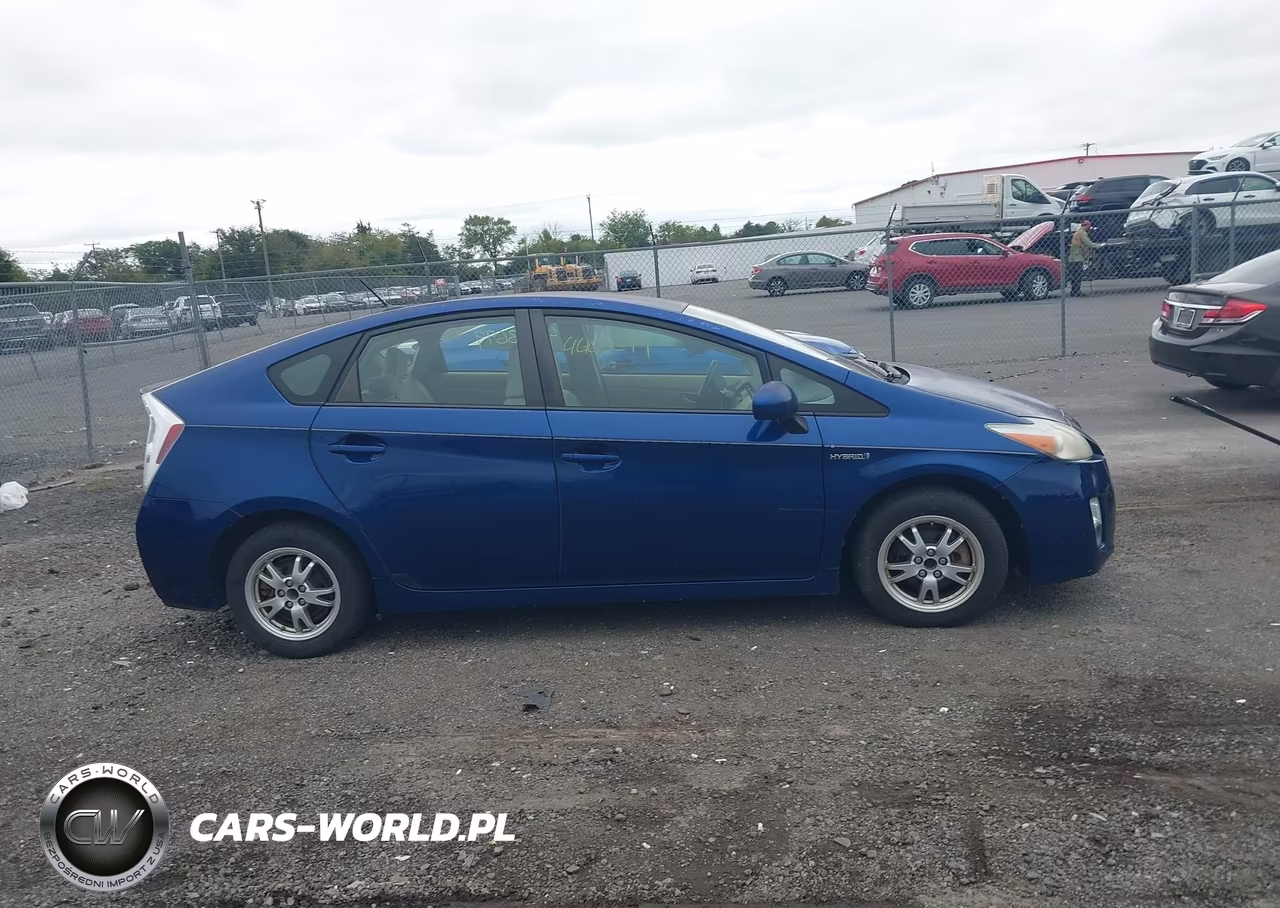 2011 Toyota Prius Two VIN:JTDKN3DU1B5327862 - 13