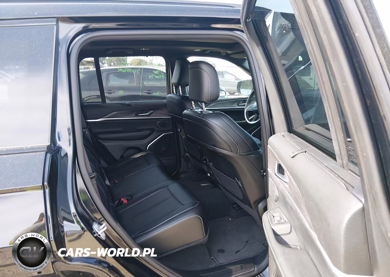 2024 Jeep Grand Cherokee Limited 4X2 VIN:1C4RJGBGXRC243558 - 8