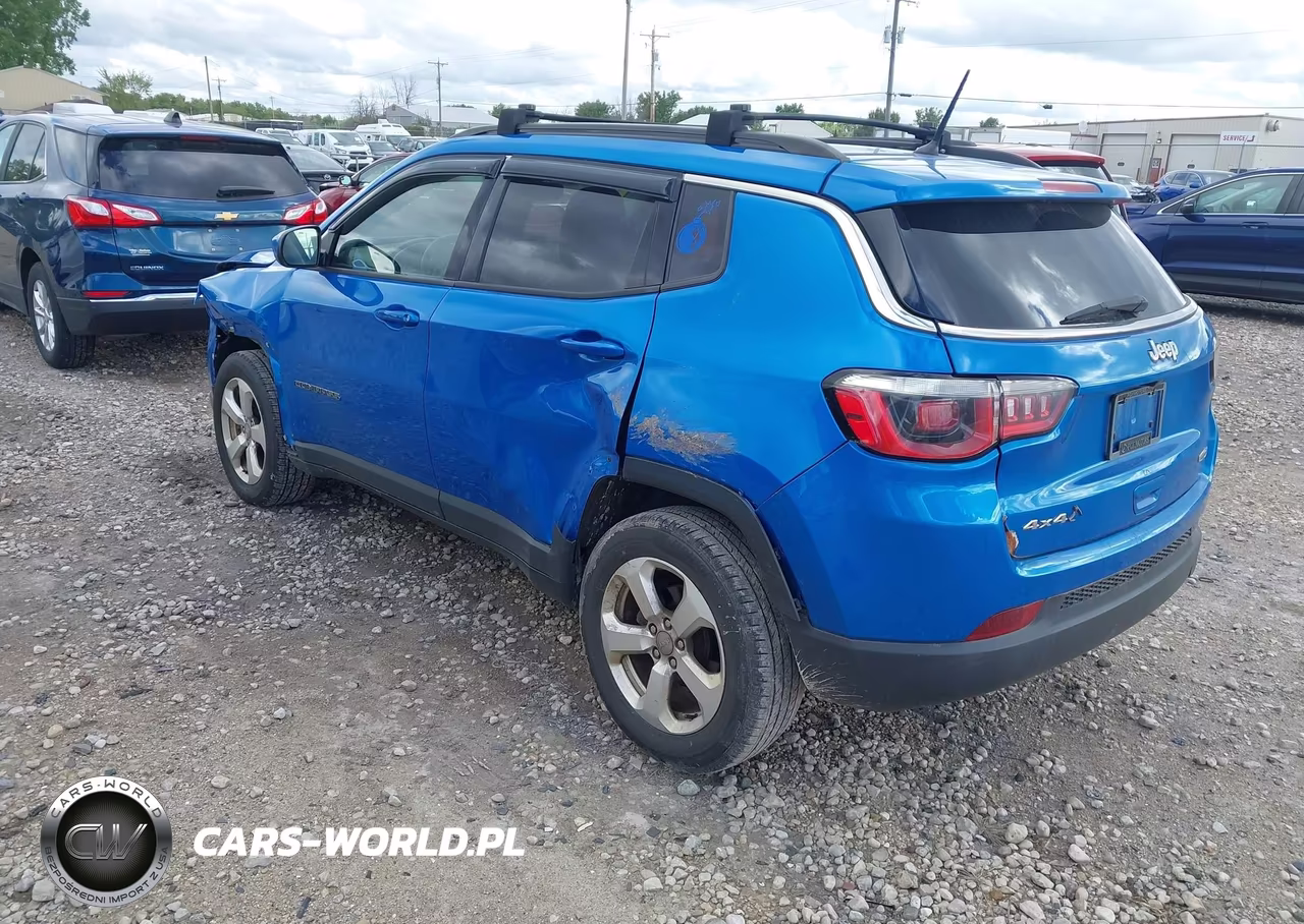 2017 Jeep New Compass Latitude 4X4 VIN:3C4NJDBB6HT660373 - 3