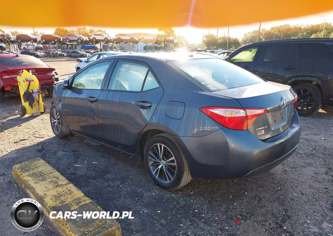 2018 Toyota Corolla Le VIN:2T1BURHE6JC965423 - 3