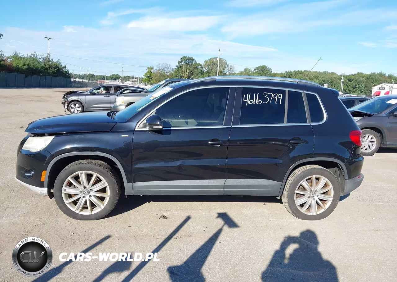 2010 Volkswagen Tiguan Wolfsburg VIN:WVGBV7AX4AW533364 - 14