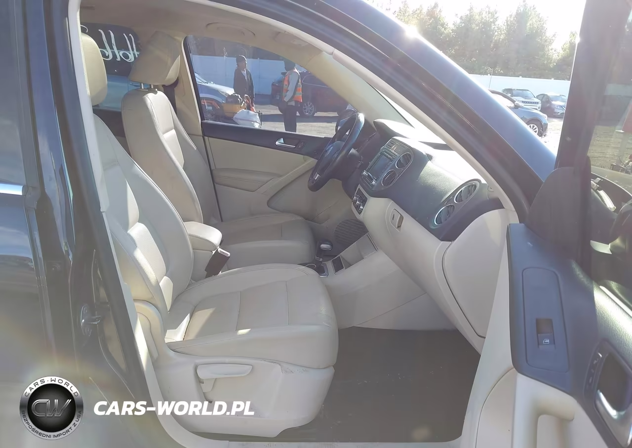 2010 Volkswagen Tiguan Wolfsburg VIN:WVGBV7AX4AW533364 - 5