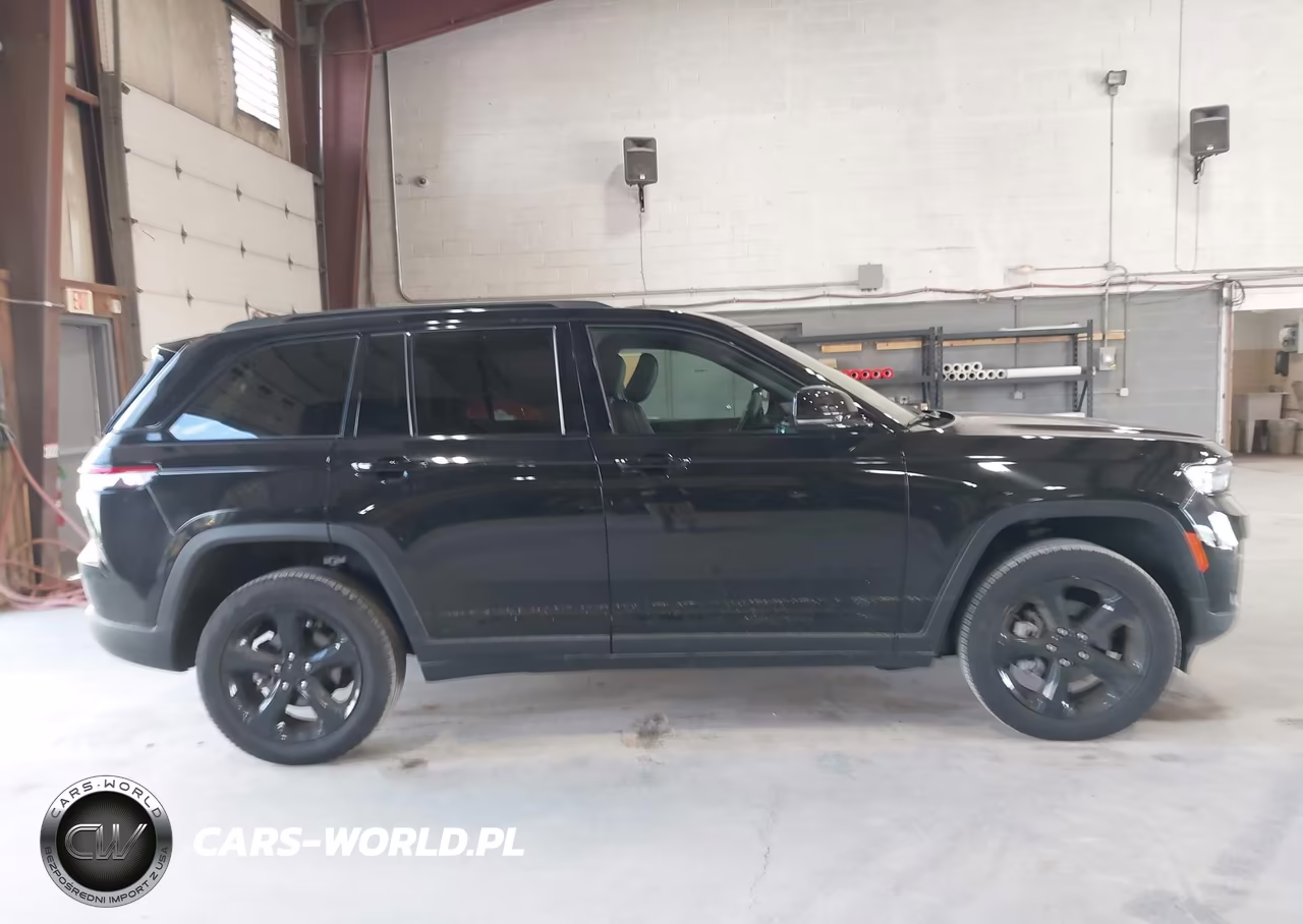 2025 Jeep Grand Cherokee Limited 4X4 VIN:1C4RJHBG0S8727964 - 13