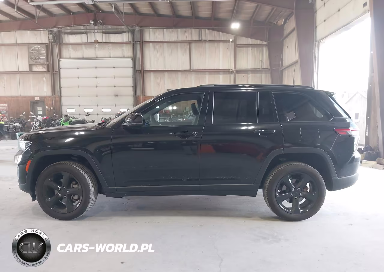 2025 Jeep Grand Cherokee Limited 4X4 VIN:1C4RJHBG0S8727964 - 14