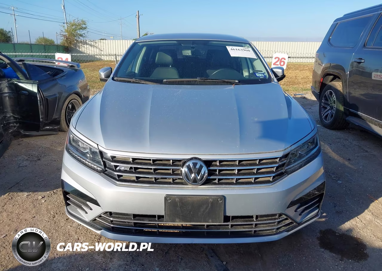 2018 Volkswagen Passat 2.0T R-Line-2.0T S VIN:1VWAA7A34JC013673 - 12