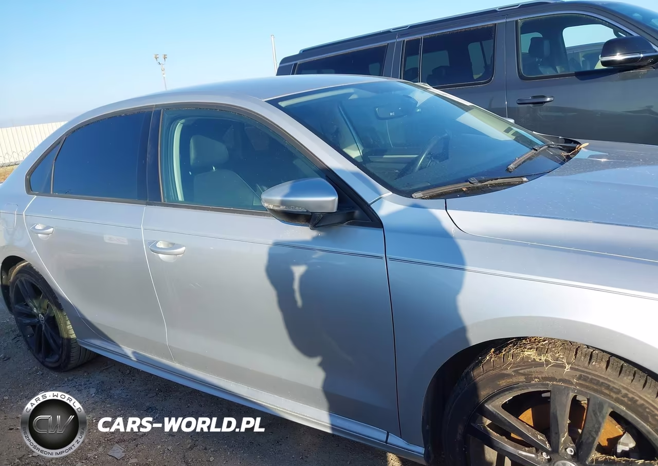 2018 Volkswagen Passat 2.0T R-Line-2.0T S VIN:1VWAA7A34JC013673 - 13