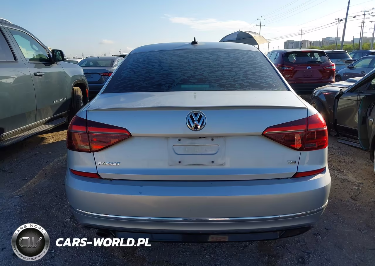 2018 Volkswagen Passat 2.0T R-Line-2.0T S VIN:1VWAA7A34JC013673 - 16