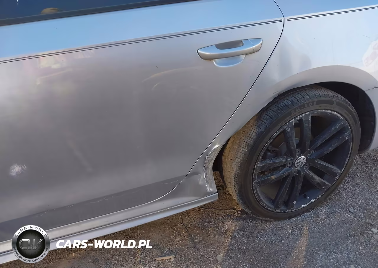 2018 Volkswagen Passat 2.0T R-Line-2.0T S VIN:1VWAA7A34JC013673 - 17