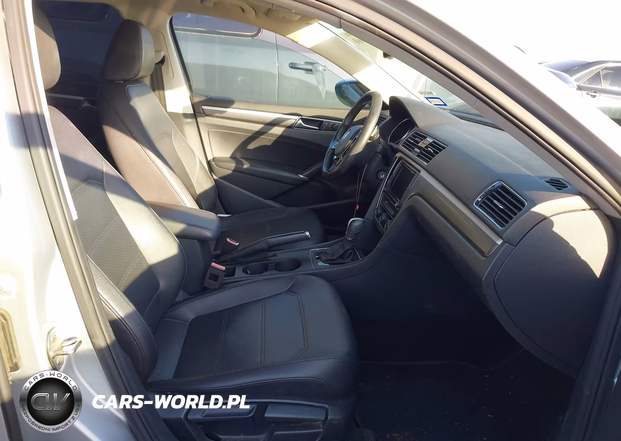 2018 Volkswagen Passat 2.0T R-Line-2.0T S VIN:1VWAA7A34JC013673 - 5