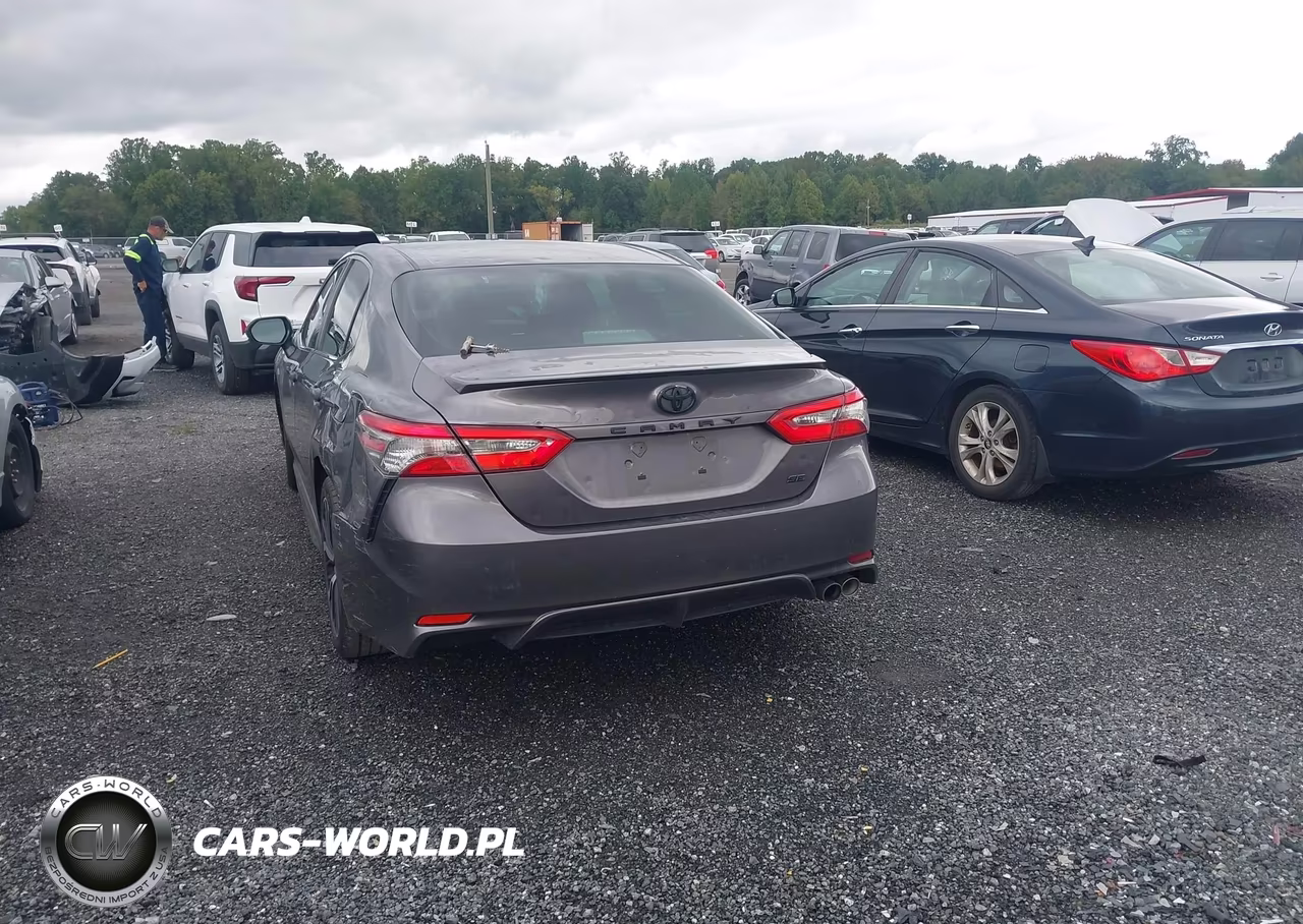 2018 Toyota Camry L VIN:4T1B11HK8JU664974 - 16