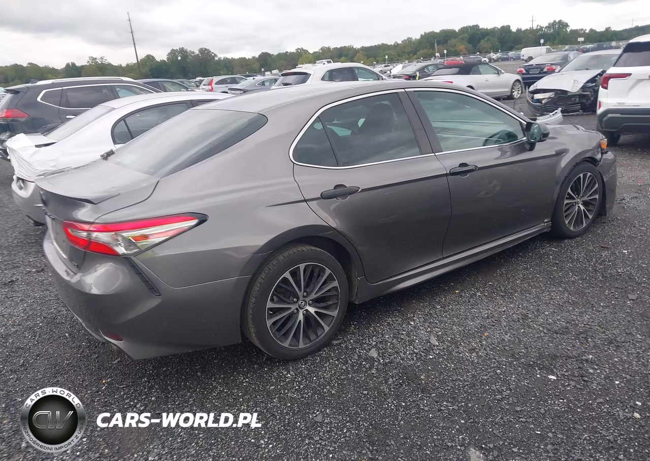 2018 Toyota Camry L VIN:4T1B11HK8JU664974 - 4