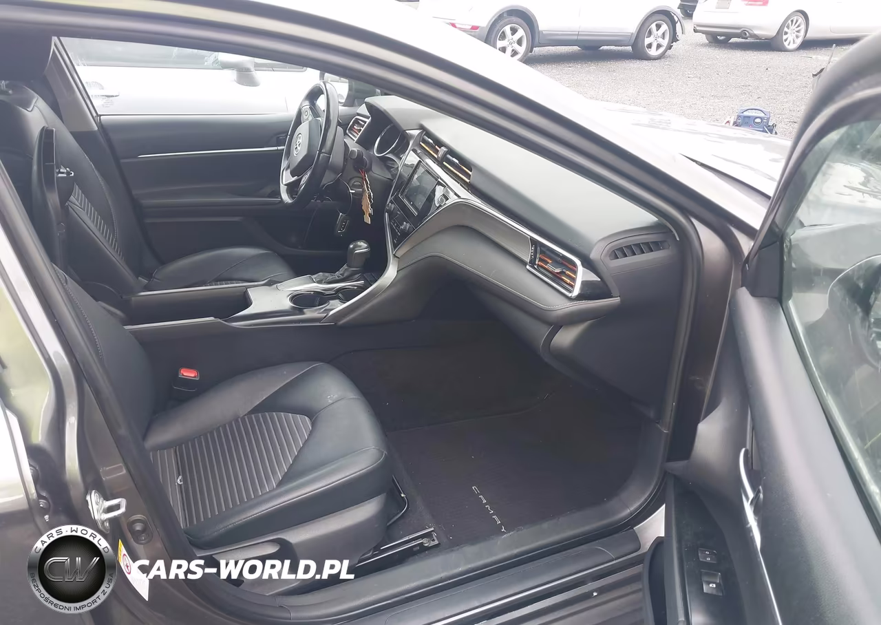 2018 Toyota Camry L VIN:4T1B11HK8JU664974 - 5