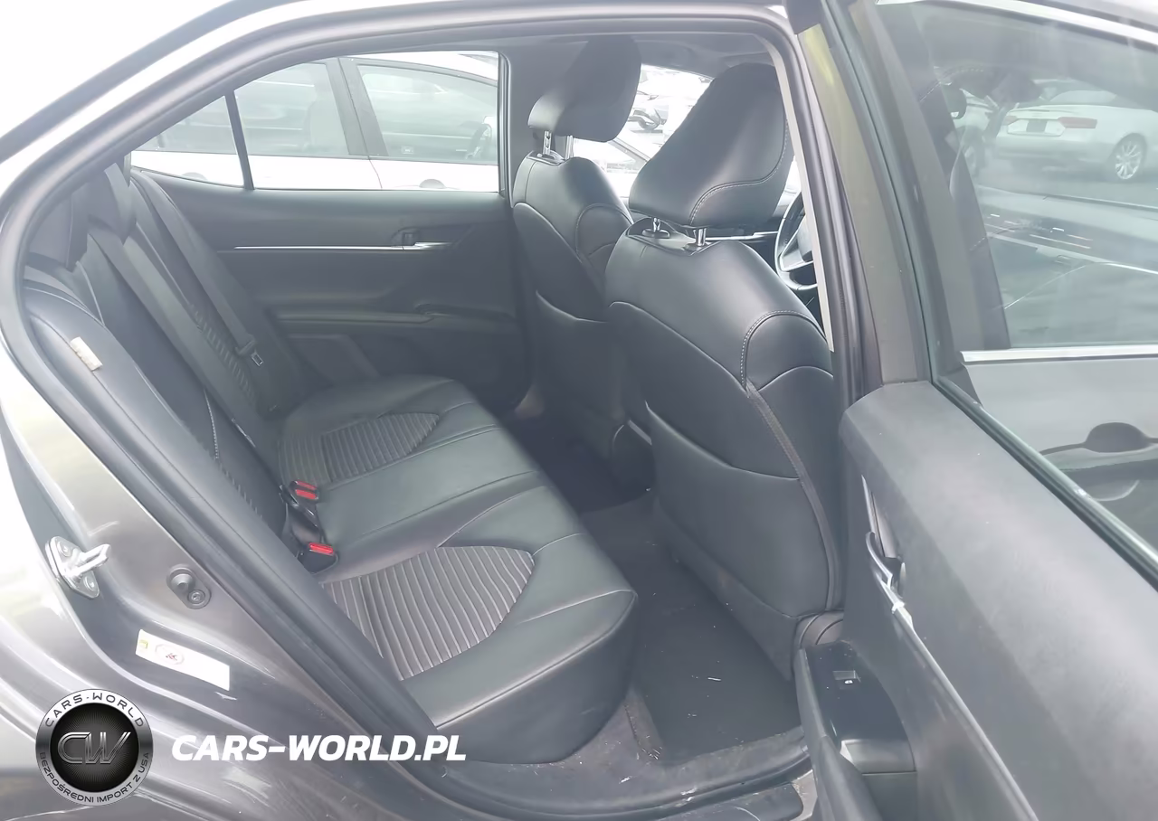 2018 Toyota Camry L VIN:4T1B11HK8JU664974 - 8