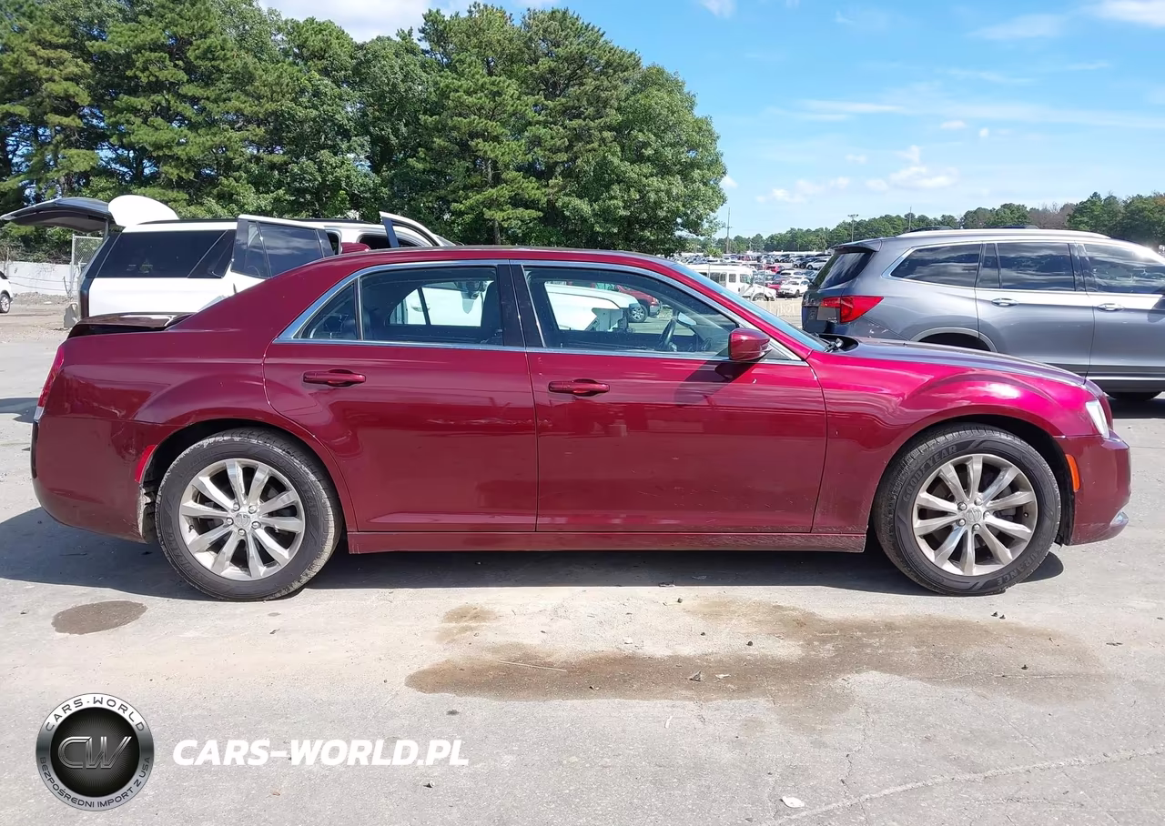 2016 Chrysler 300 Limited VIN:2C3CCARG4GH220469 - 13