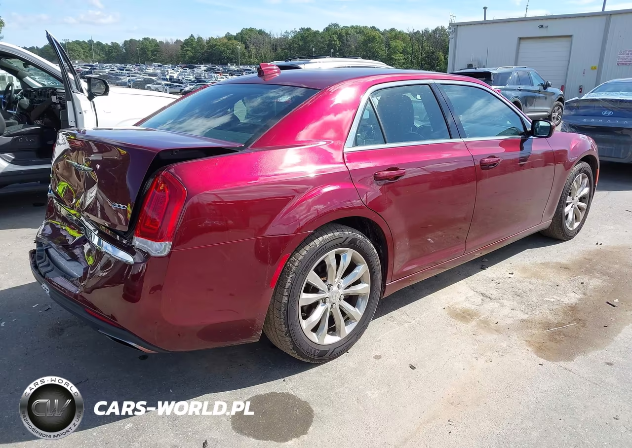2016 Chrysler 300 Limited VIN:2C3CCARG4GH220469 - 4