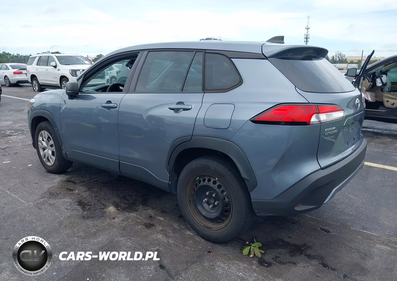 2022 Toyota Corolla Cross L VIN:7MUAAAAG3NV018828 - 3