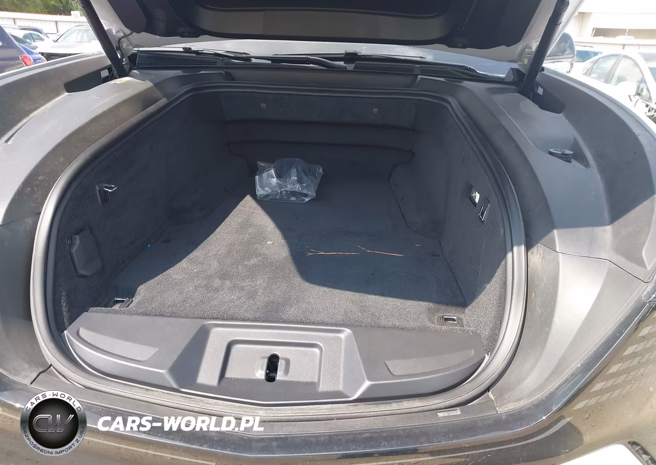 2026 Cadillac Escalade Hybrid VIN:1GYLEMKL1TU101536 - 10