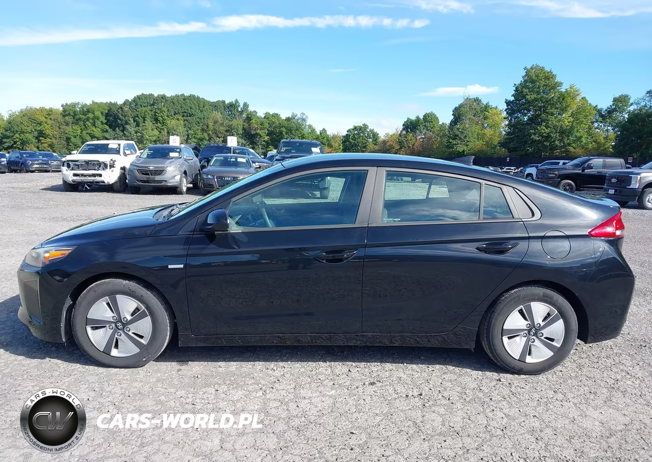 2018 Hyundai Ioniq Hybrid Blue VIN:KMHC65LC3JU076333 - 19