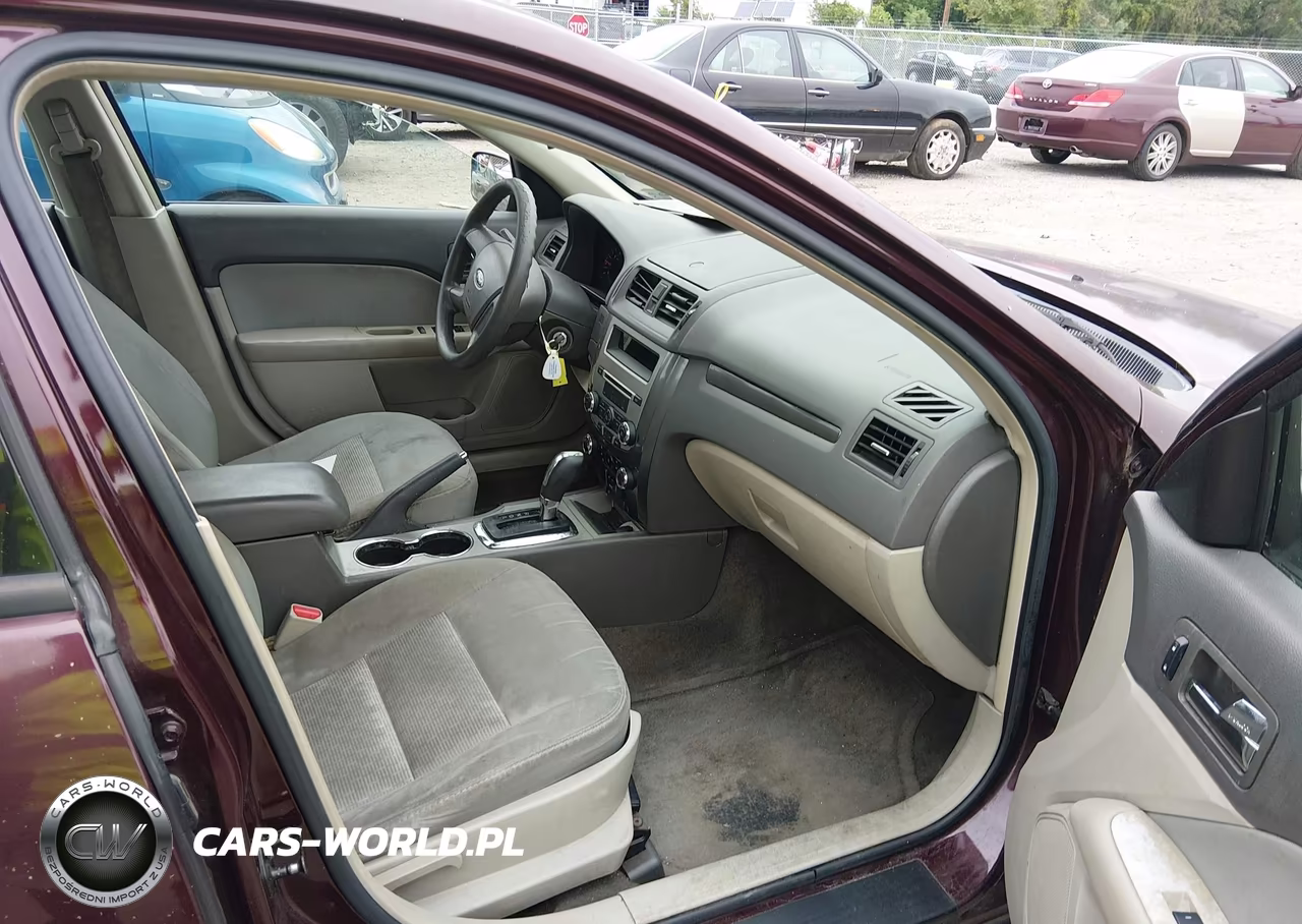 2012 Ford Fusion S VIN:3FAHP0GA4CR449821 - 5