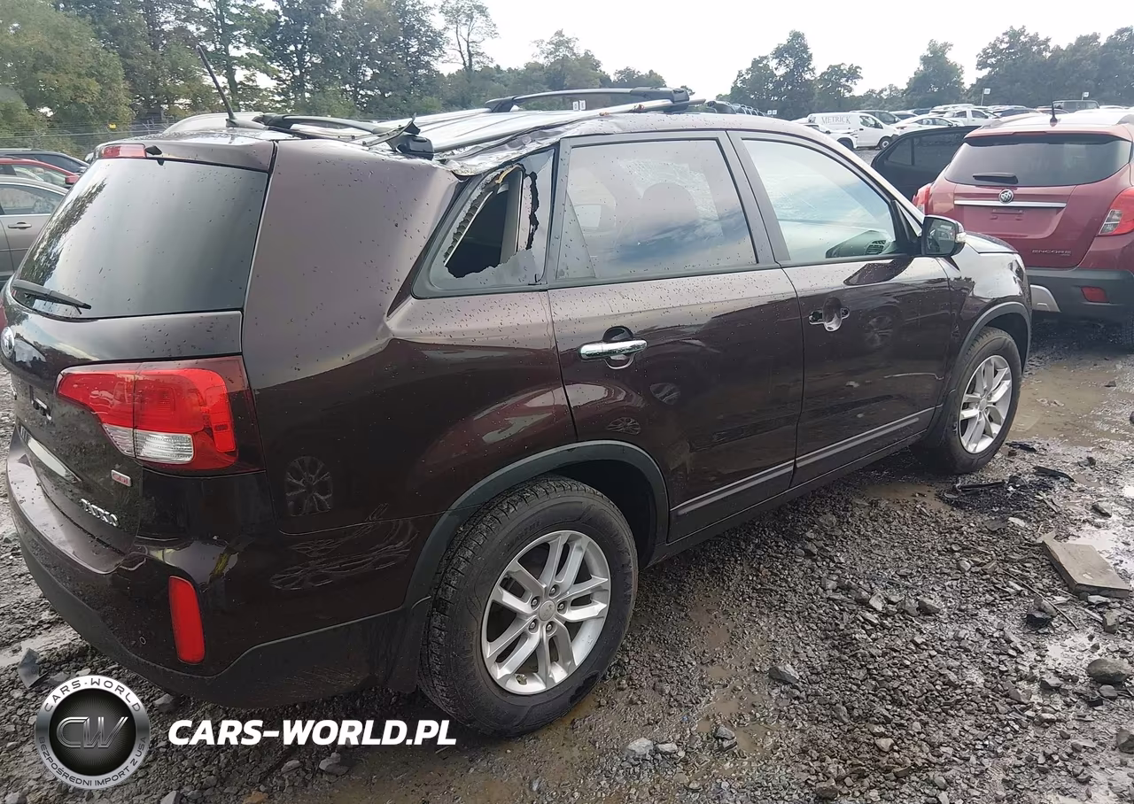 2015 Kia Sorento Lx VIN:5XYKT4A60FG632087 - 4